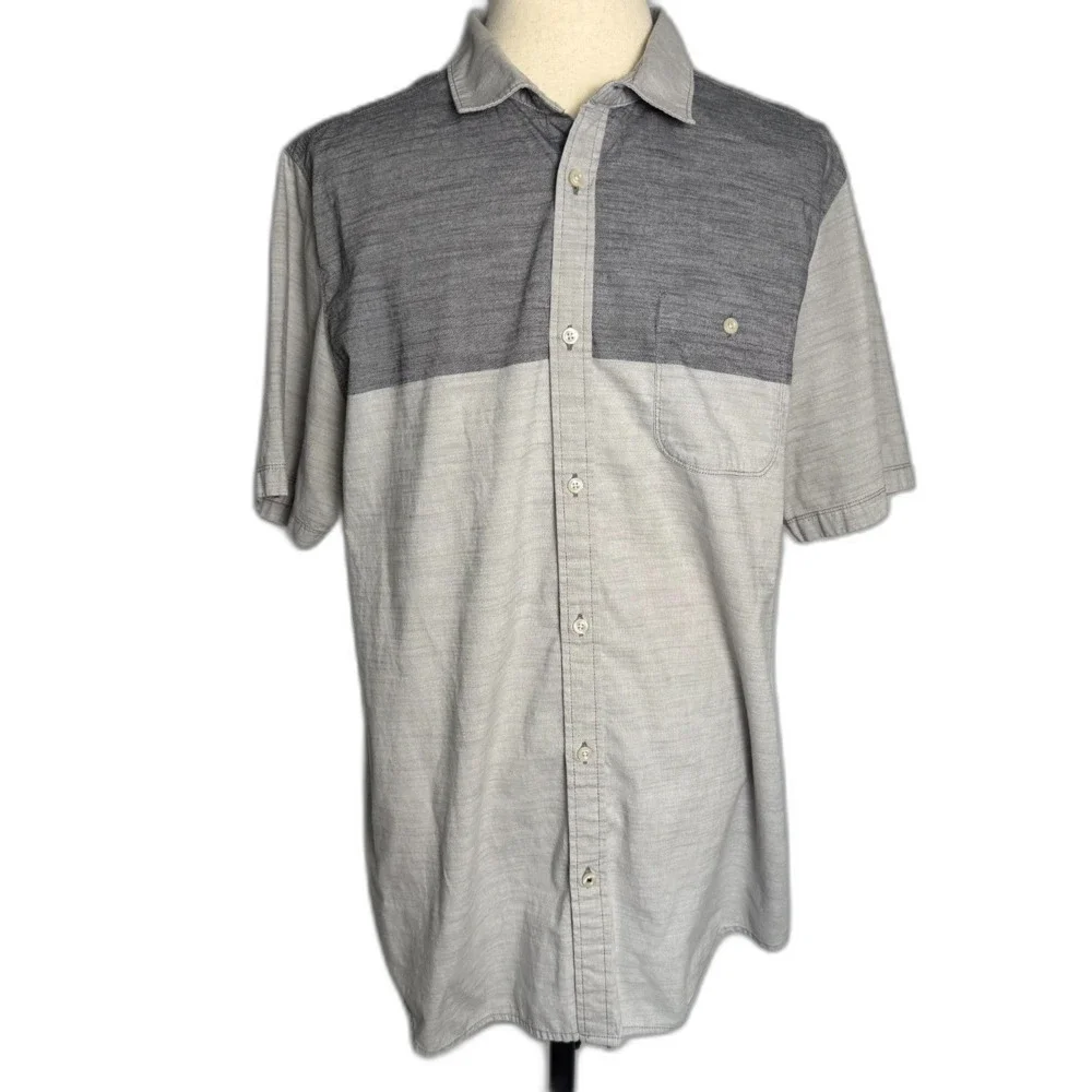 The North Face Block Me Short Sleeve Button Up Men's XXL, Two-Toned Gray 2/$25